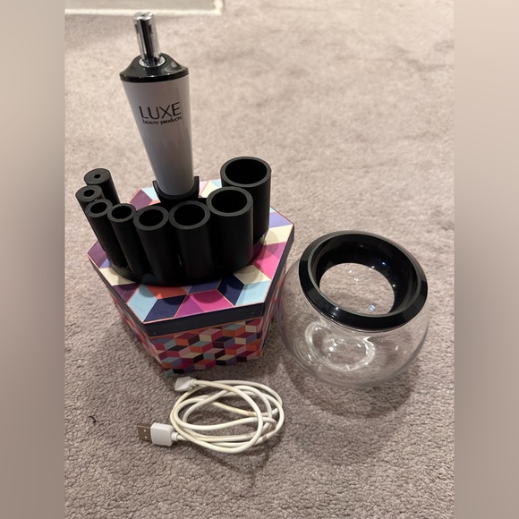 Makeup brush “spin” cleaner - Picture 1 of 12